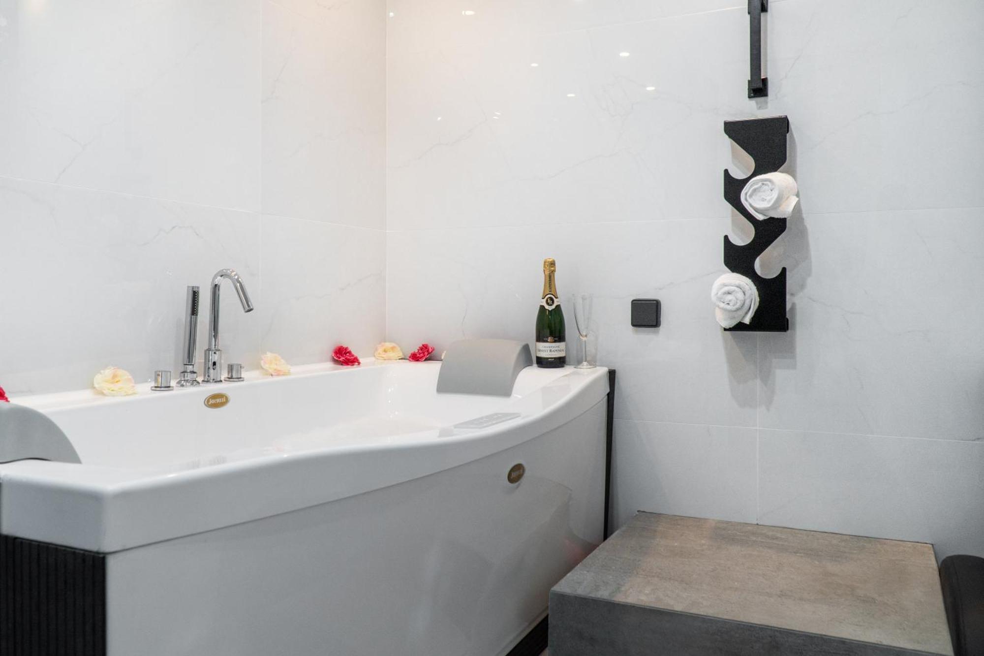 Paradise+ With Jacuzzi In The Heart Of Athens! Eksteriør billede